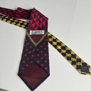 Vintage Gianni Versace 100% Silk Tie Black Red Gold Diamond Medusa Motif